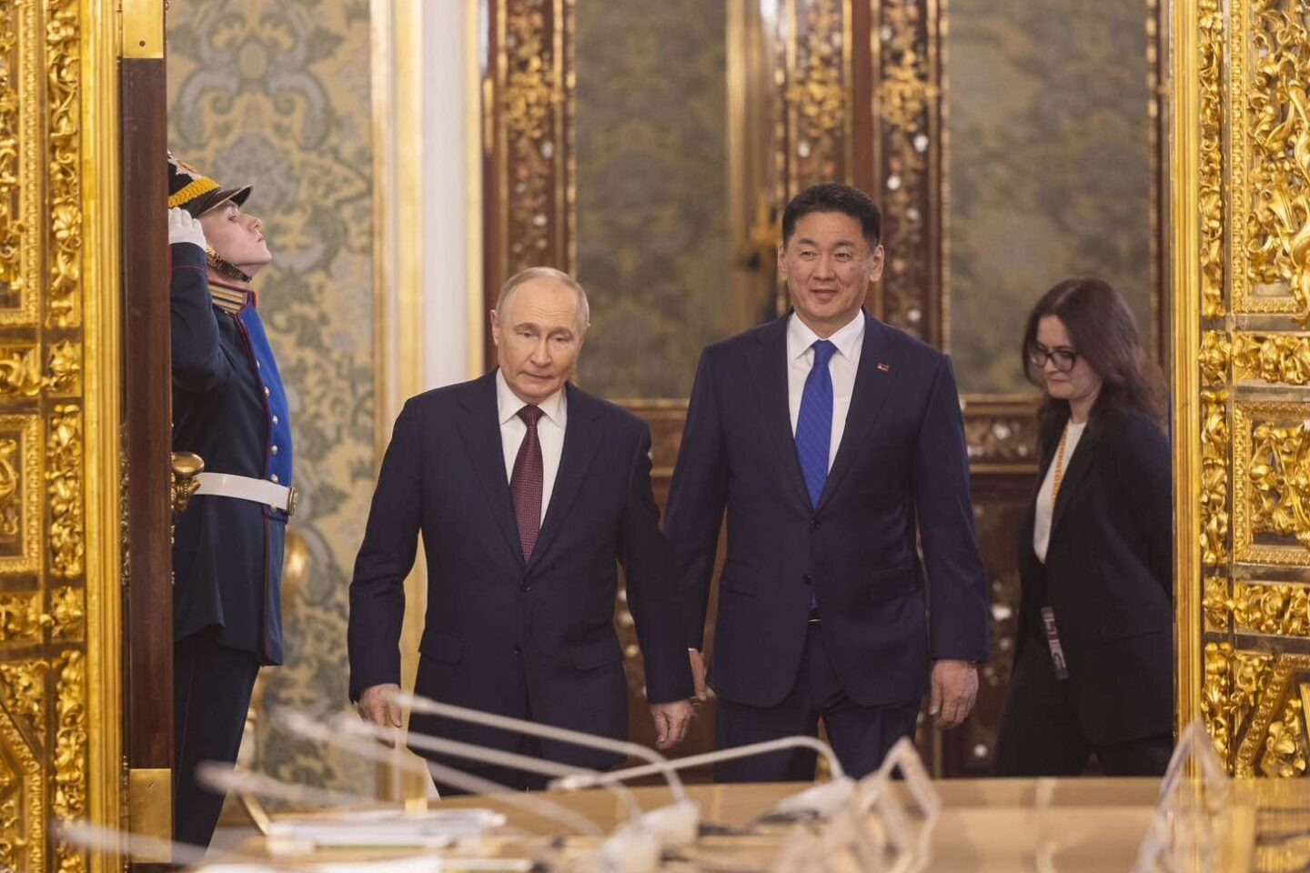 Монгол Улсын Ерөнхийлөгч У.Хүрэлсүх, ОХУ-ын Ерөнхийлөгч В.В.Путин нар албан ёсны уулзалт хийлээ