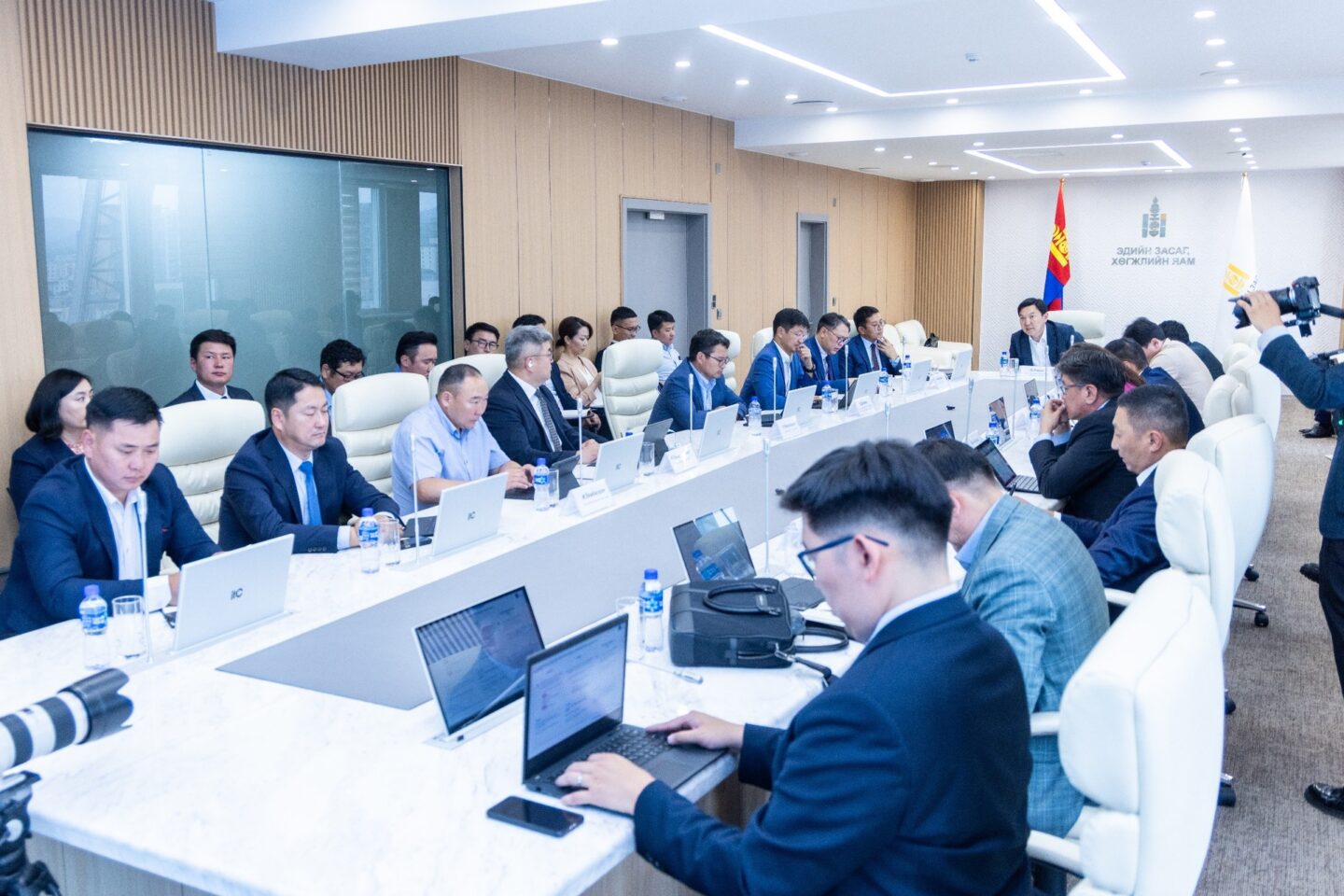 Экспортыг нэмэгдүүлэхийн тулд төрийн хүнд сурталыг бууруулах хугацаатай үүрэг өглөө