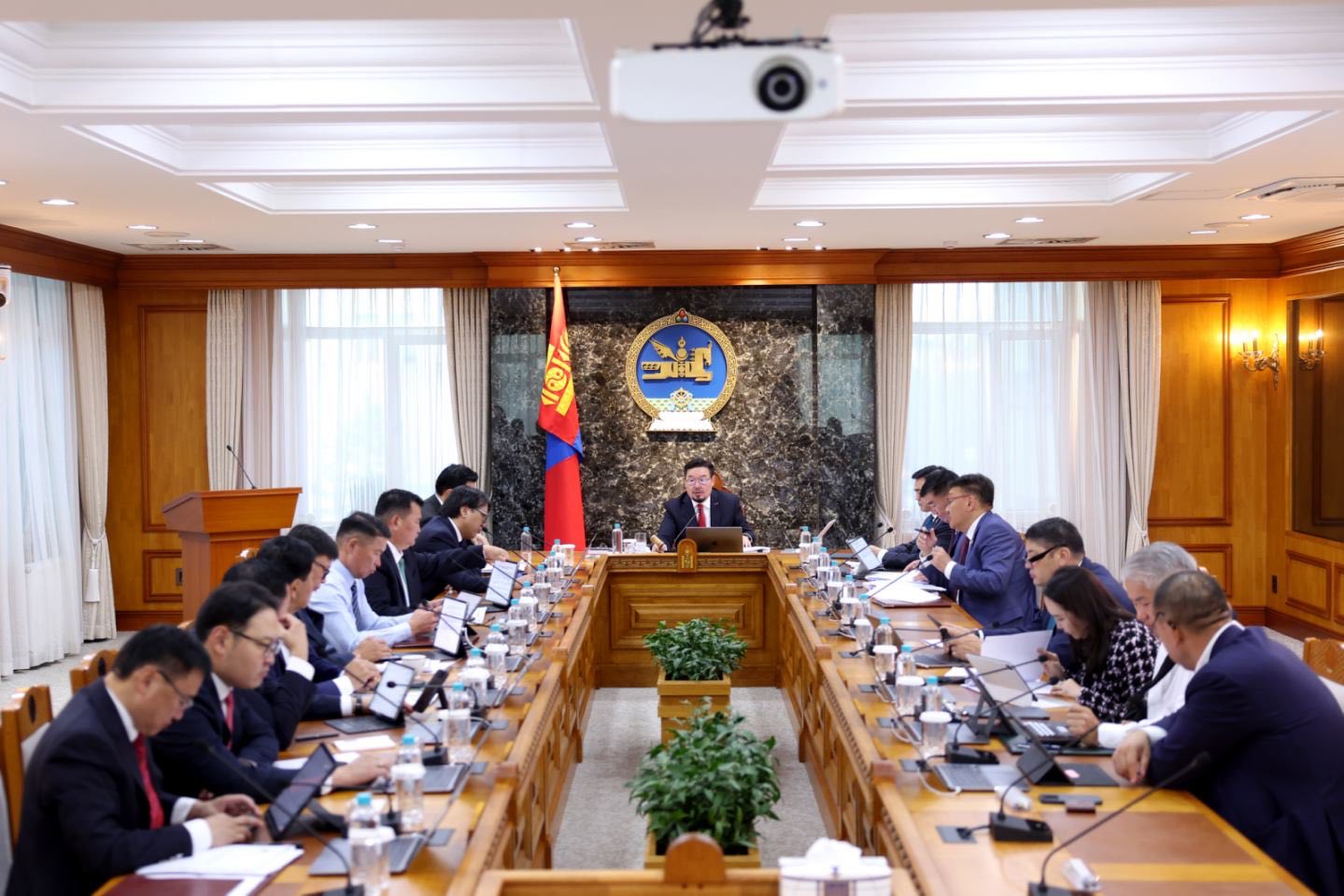 ТӨГРӨГ НУУРЫН БҮЛЭГ ОРДЫГ ТӨРД БУЦААН АВЛАА