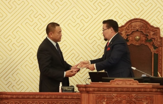 Иргэд олон нийт Эрчим хүчний сайд Б.Чойжилсүрэнг огцруулахыг шаардаж эхэллээ