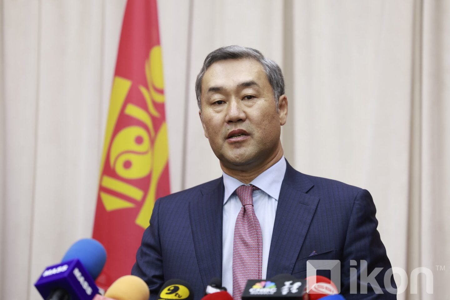 Эрчим хүчний сайд асан Н.Тавинбэхийг саатуулан, шалгаж эхэлжээ